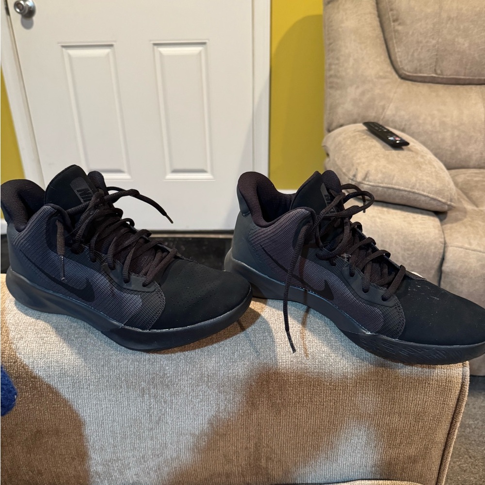 Nike Men's Black Basketball Shoes Size 9.5 Worn Twice